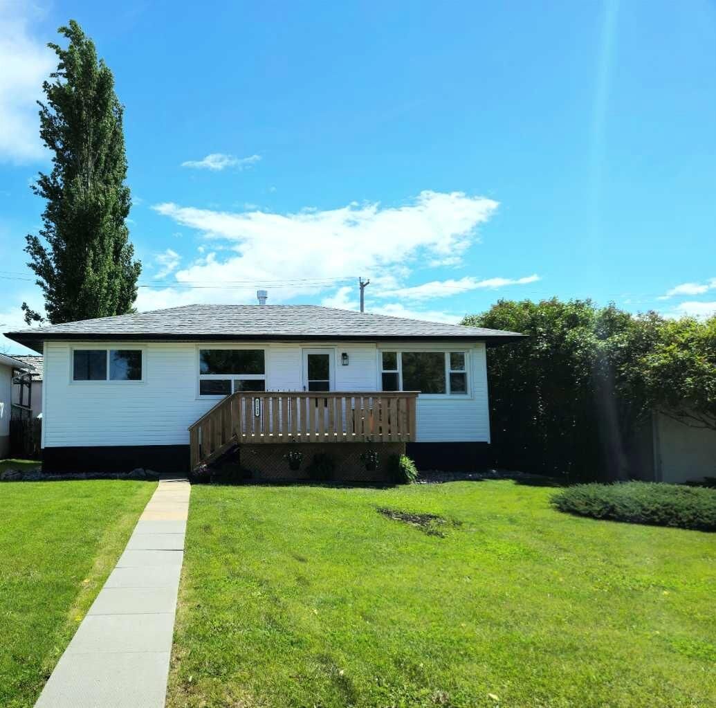 Property Photo:  2133 21 Avenue  AB T0M 0K0 