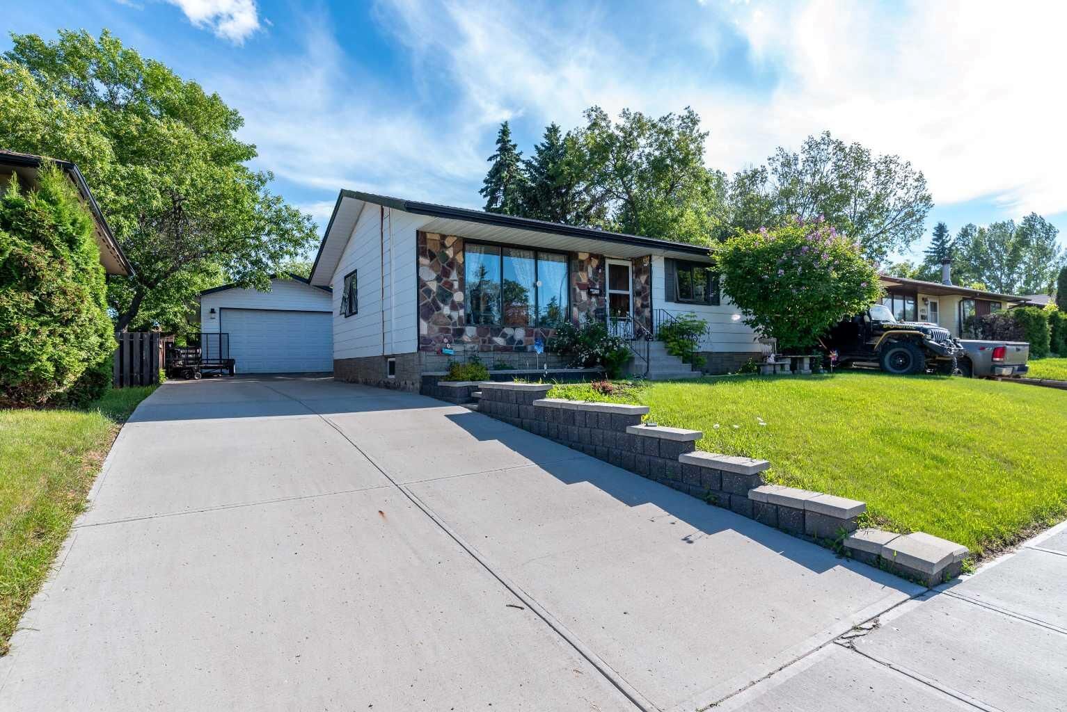 Property Photo:  4719 29 Street  SK S9V 1B1 