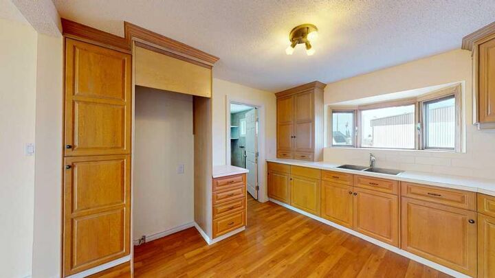 Property Photo:  5 1st Avenue E  AB T0J 0A0 