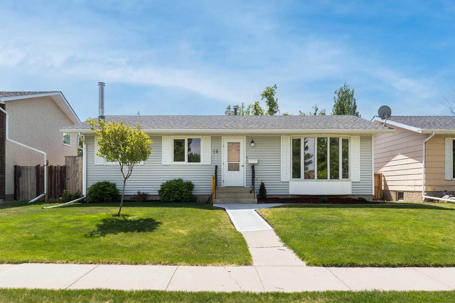 Property Photo:  16 Simon Fraser Boulevard W  AB T1K 4L4 