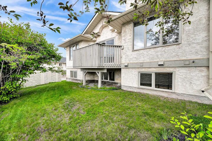 Property Photo: 8 Edgepark Villas NW AB T3A 3S2