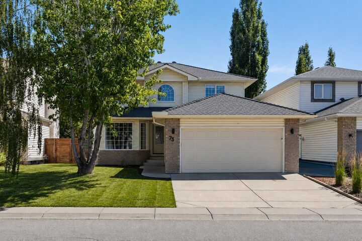 73 Riverview Close SE — photo 1