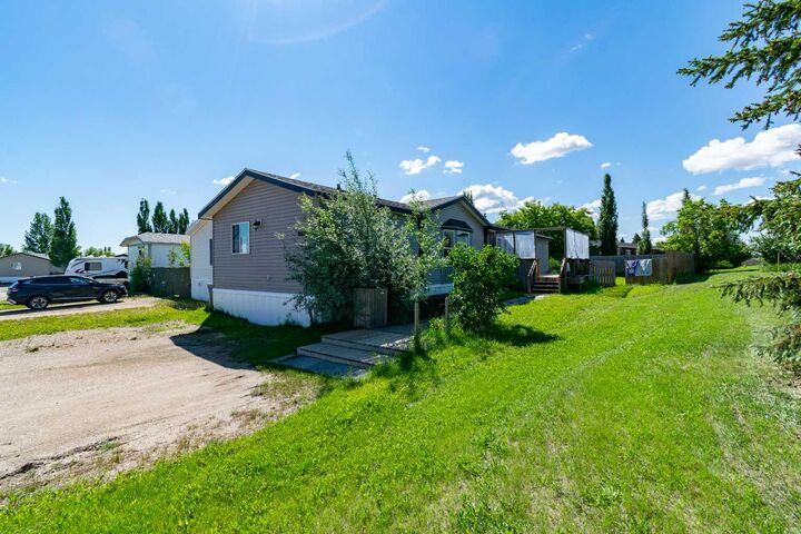 Property Photo: 6013 54 Ave Close AB T0C 2L2