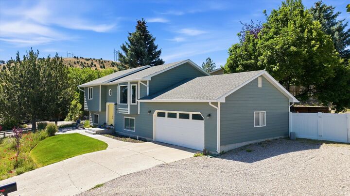 Property Photo:  2000 Sandy Lane  ID 83204 