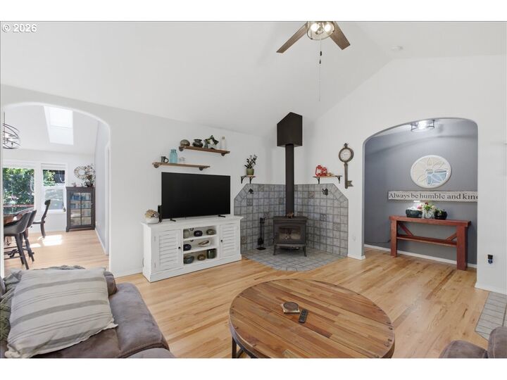 Property Photo: 38009 Earl Ln OR 97330