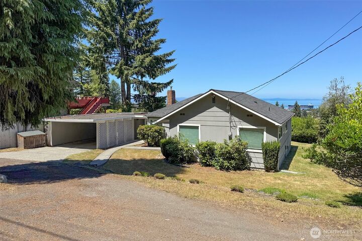 Property Photo: 619 E Park Avenue WA 98362