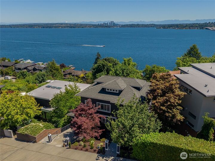 Property Photo:  1124  Lake Washington Boulevard S  WA 98144 