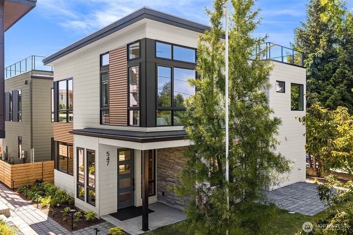 Property Photo: 547 16th Avenue W WA 98033