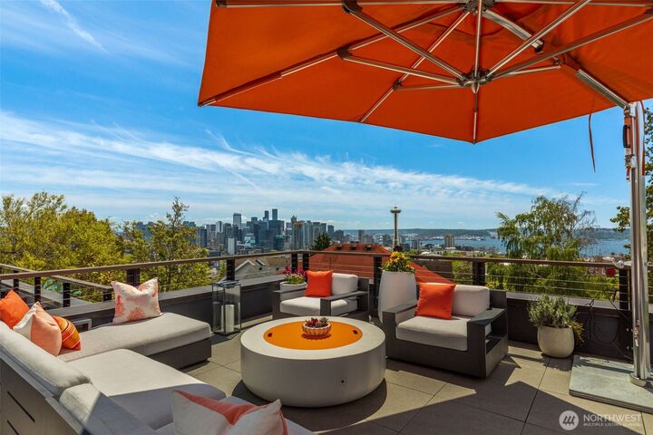 Property Photo:  301  Lee Street  WA 98109 