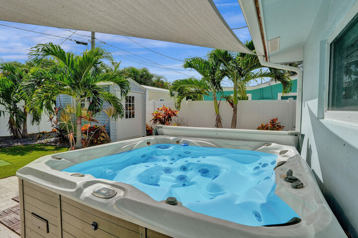 Property Photo: 604 NE 25th Avenue FL 33062