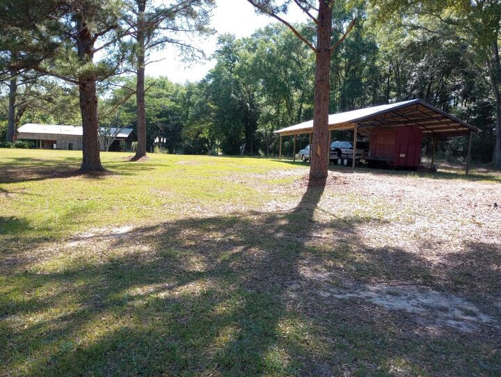 Property Photo: 1900 Olive Lane FL 32425