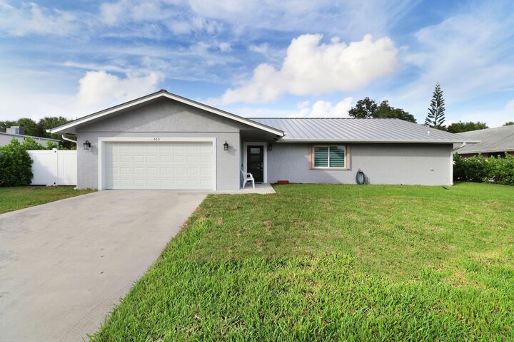 Property Photo: 615 NE 15th Place FL 33435