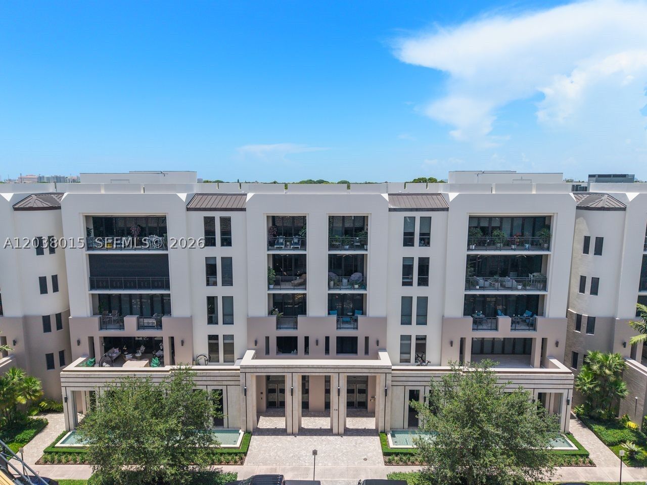 Property Photo: 718 Valencia Ave 403 FL 33134