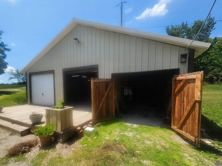 Property Photo:  407 Locust St 401 Locust &Amp 00000 5th S  KS 66423 