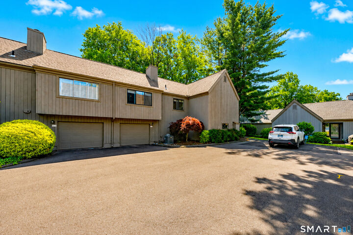 Property Photo:  448 Hammerstone Lane B  CT 06614 