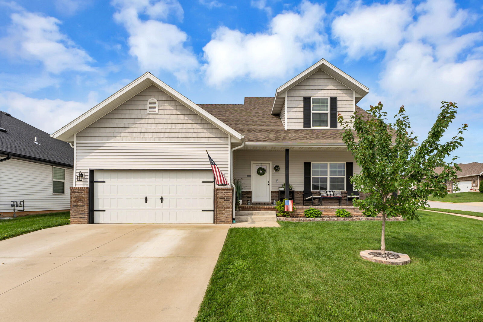 Property Photo:  841 E Acacia Lane  MO 65714 