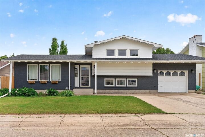 1266 Maybery Crescent — photo 1