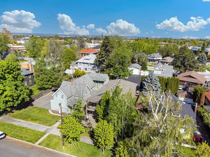 Property Photo:  327 E Birch St  WA 99362 