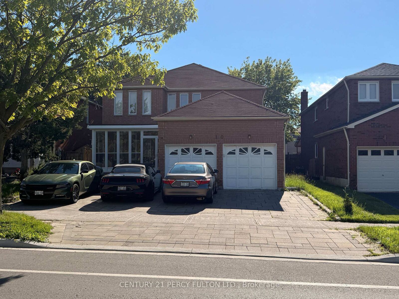 Property Photo: 100 Featherstone Avenue ON L3S 3G4