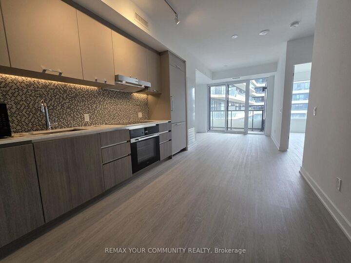 Property Photo: 8188 Yonge Street 302 ON L4J 0M2