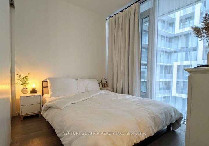 Property Photo: 8 Hillsdale Avenue E 1135 ON M4S 0B2