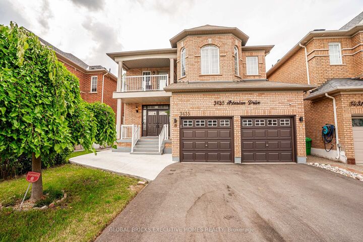 Property Photo: 3435 Artesian Drive ON L5M 7K3
