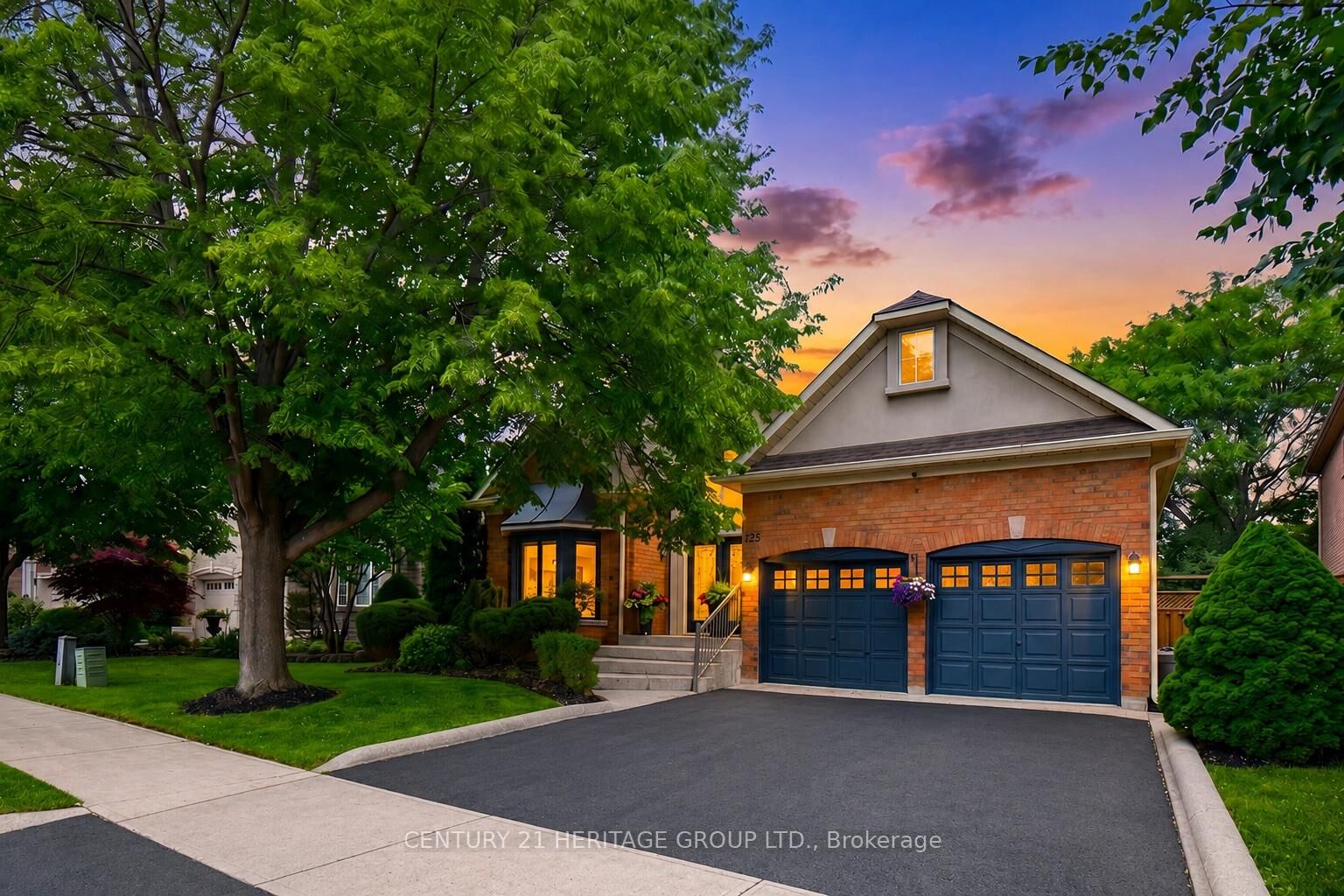 Photo de la propriété:  1018 Riverbank Way  ON L6H 6X1 