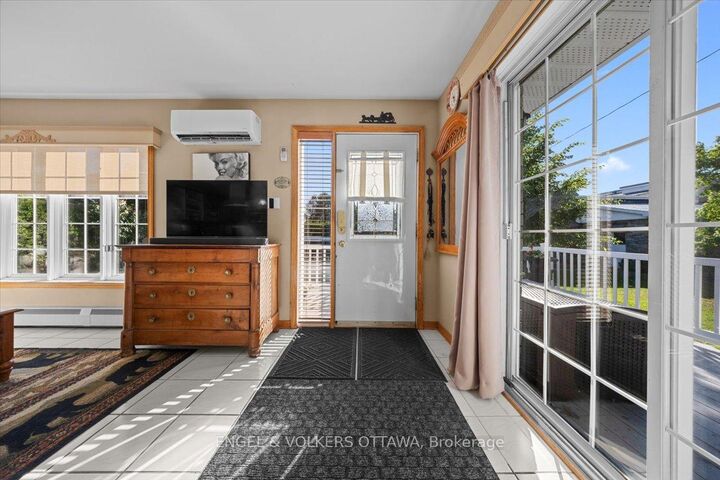 Property Photo: 528 St Lawrence Street ON K0C 2K0