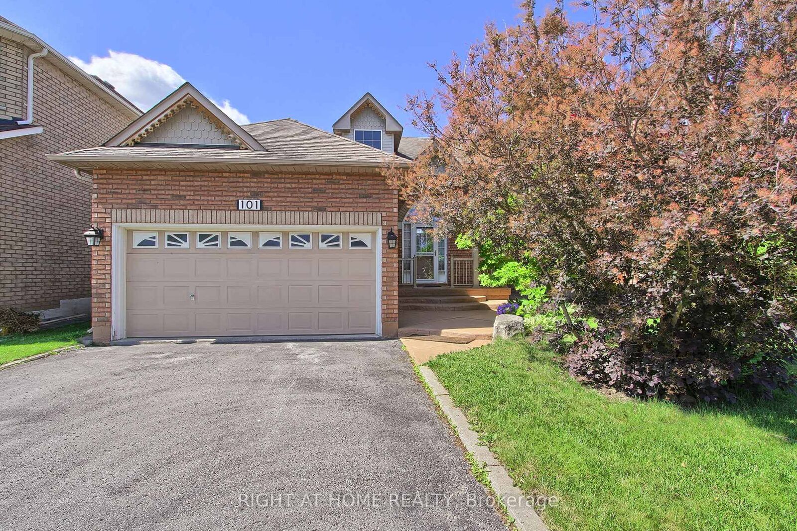 Property Photo: 101 Old Colony Road ON L4E 3X2