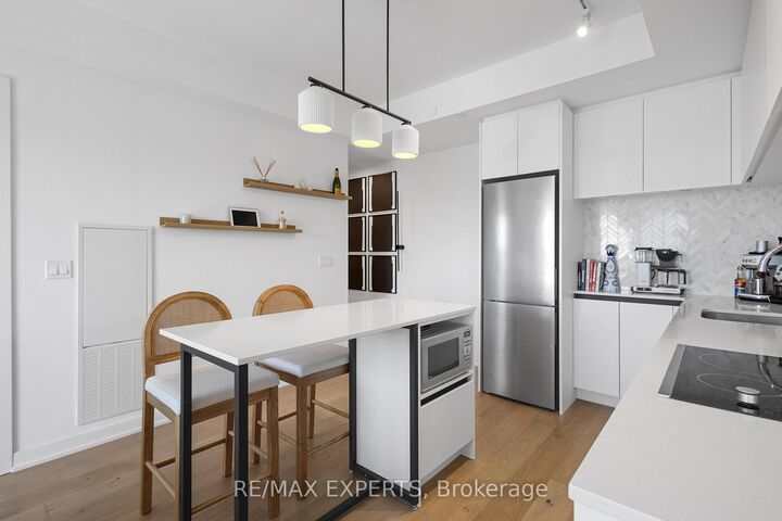 7950 Bathurst Street 1501 — photo 1