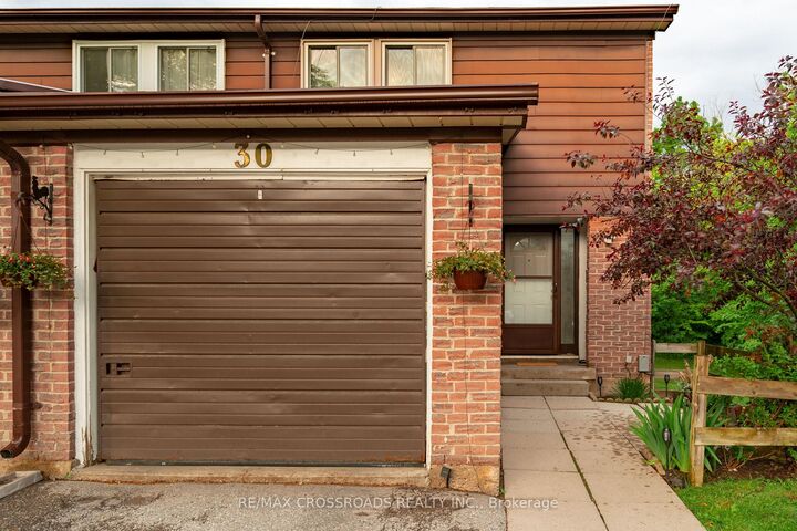 Property Photo: 350 Camelot Court 30 ON L1G 6P7