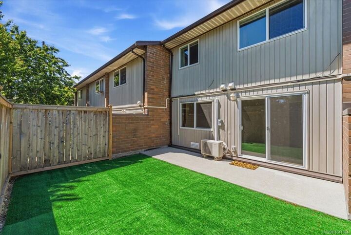 Property Photo: 285 Harewood Rd #6 BC V9Y 2Z1