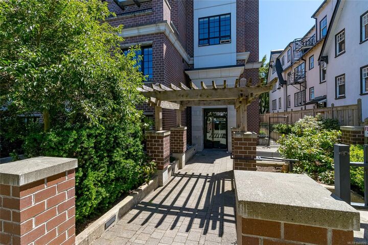 1011 Burdett Ave #308 — photo 1