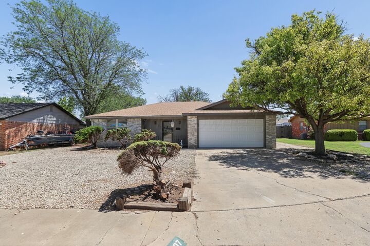 Property Photo: 5807 SW 48th Avenue TX 79109