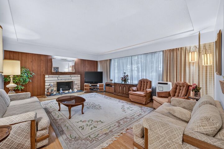 3660 E 22nd Avenue — photo 1