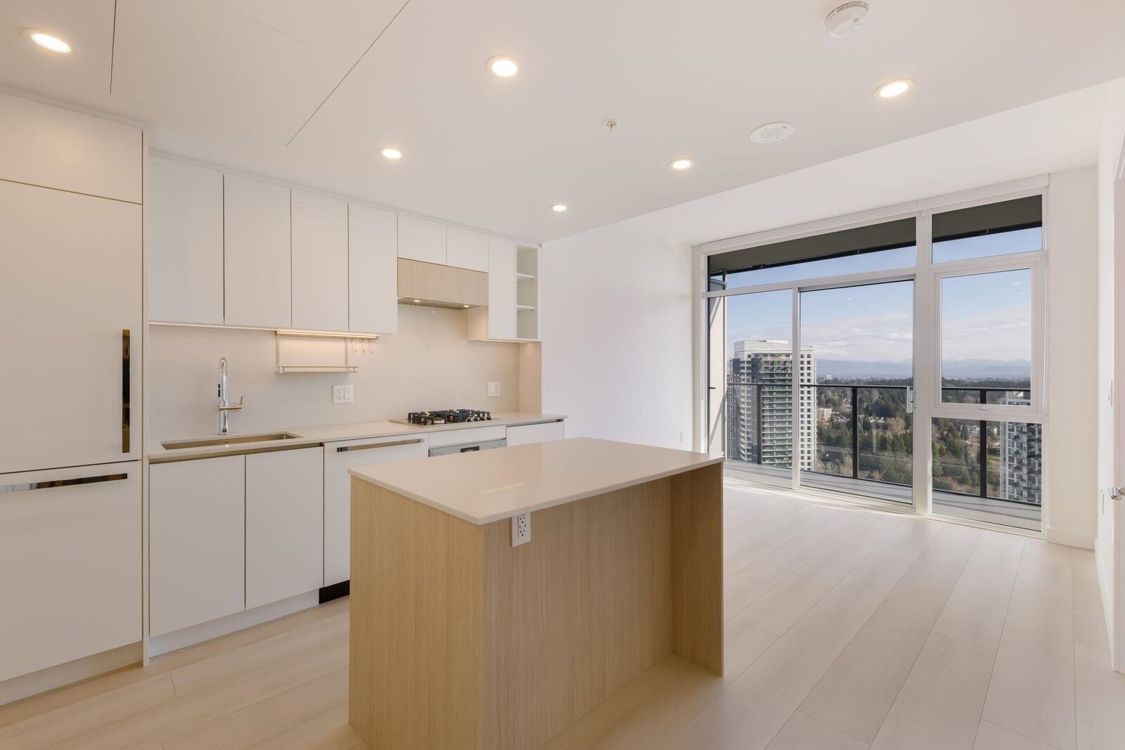Property Photo: 13573 98A Avenue 3211 BC V3T 0X1