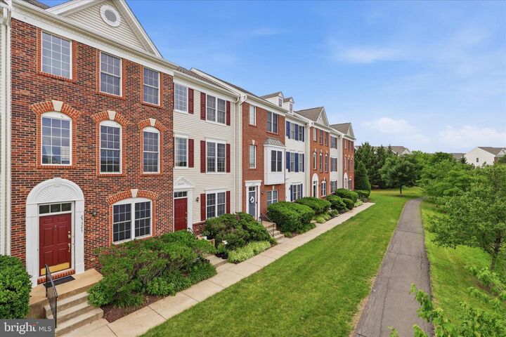 Property Photo:  25327 Eldridge Terrace  VA 20152 
