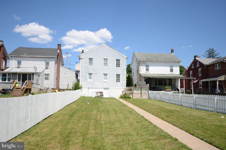 Property Photo:  2123 Main Street  PA 19541 