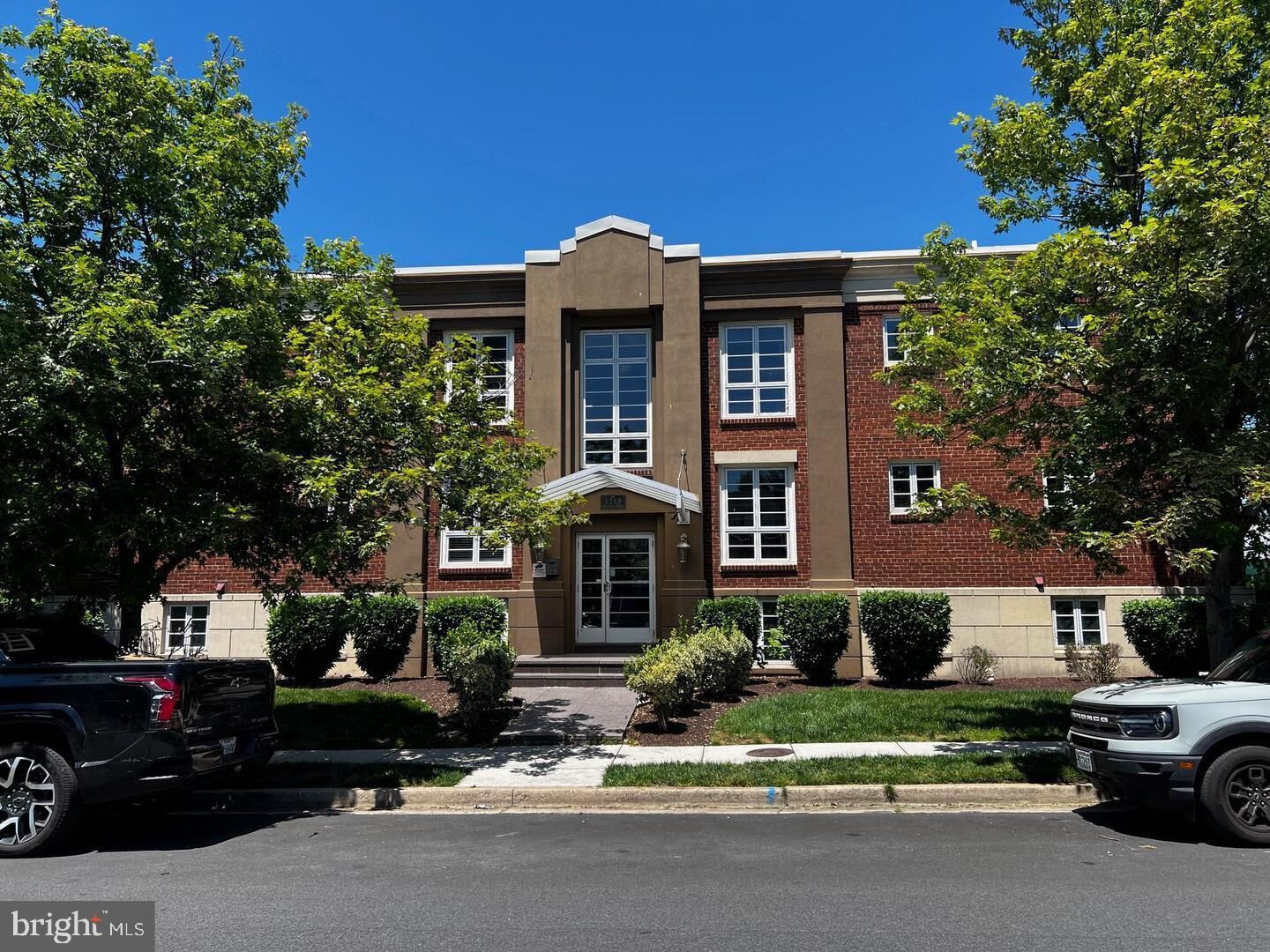 Property Photo: 1219 Oronoco Street 102 VA 22314