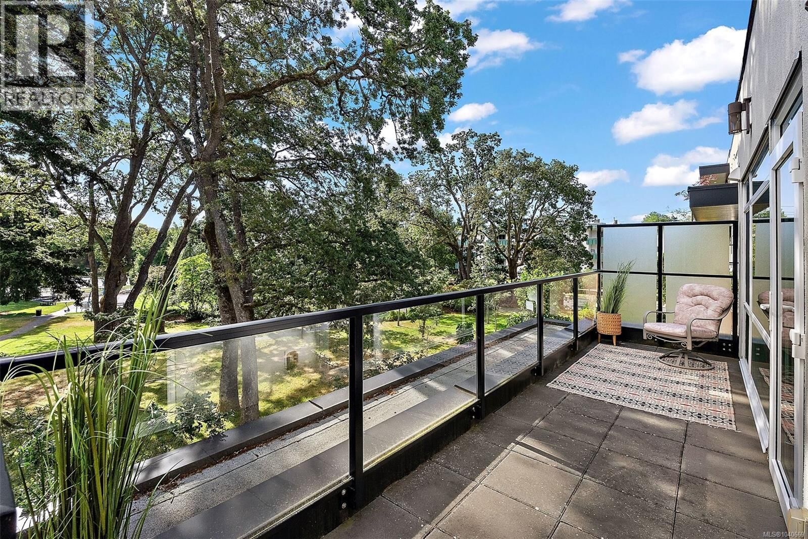 Property Photo: 1531 Elford Street 402 BC V8R 3X9