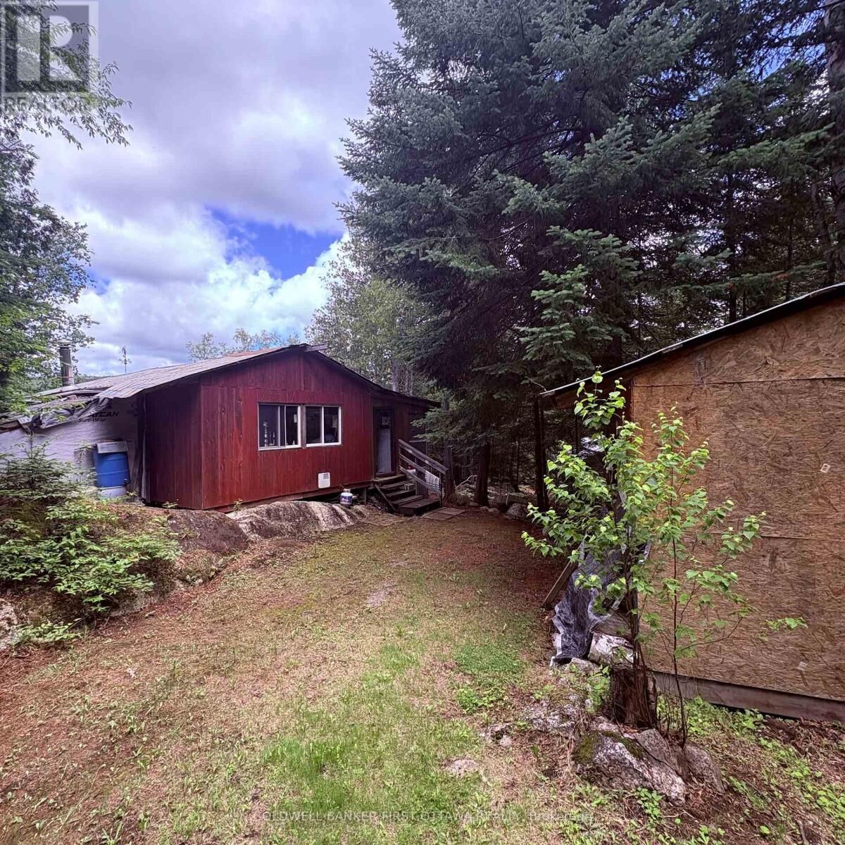 Property Photo: 271 East Airds Lake Road East ON K0J 2R0