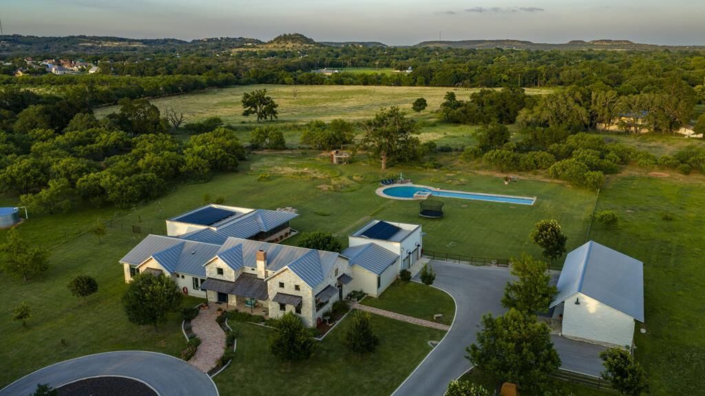 Property Photo: 146 Metzger Rd TX 78624