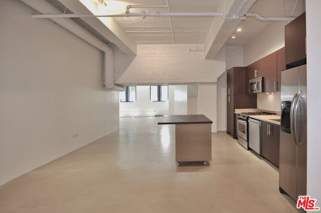 Property Photo:  849 S Broadway  CA 90014 