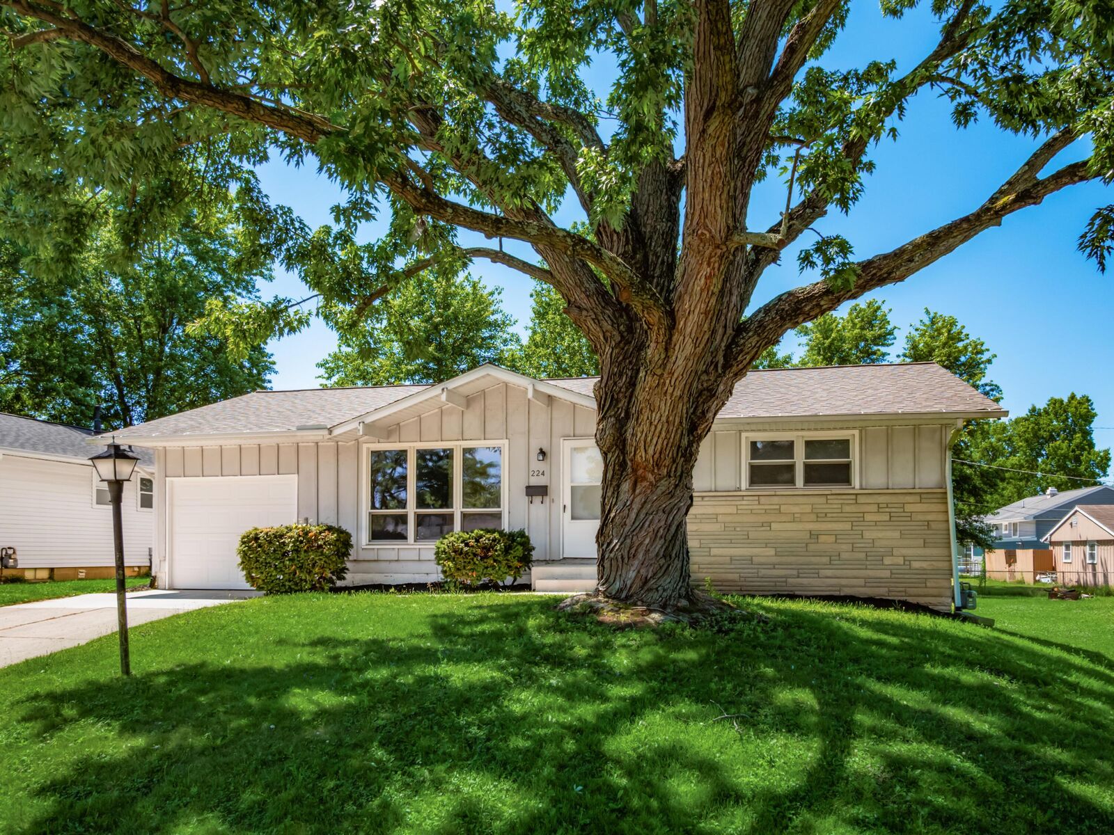 Property Photo: 224 Connolly Street OH 43040