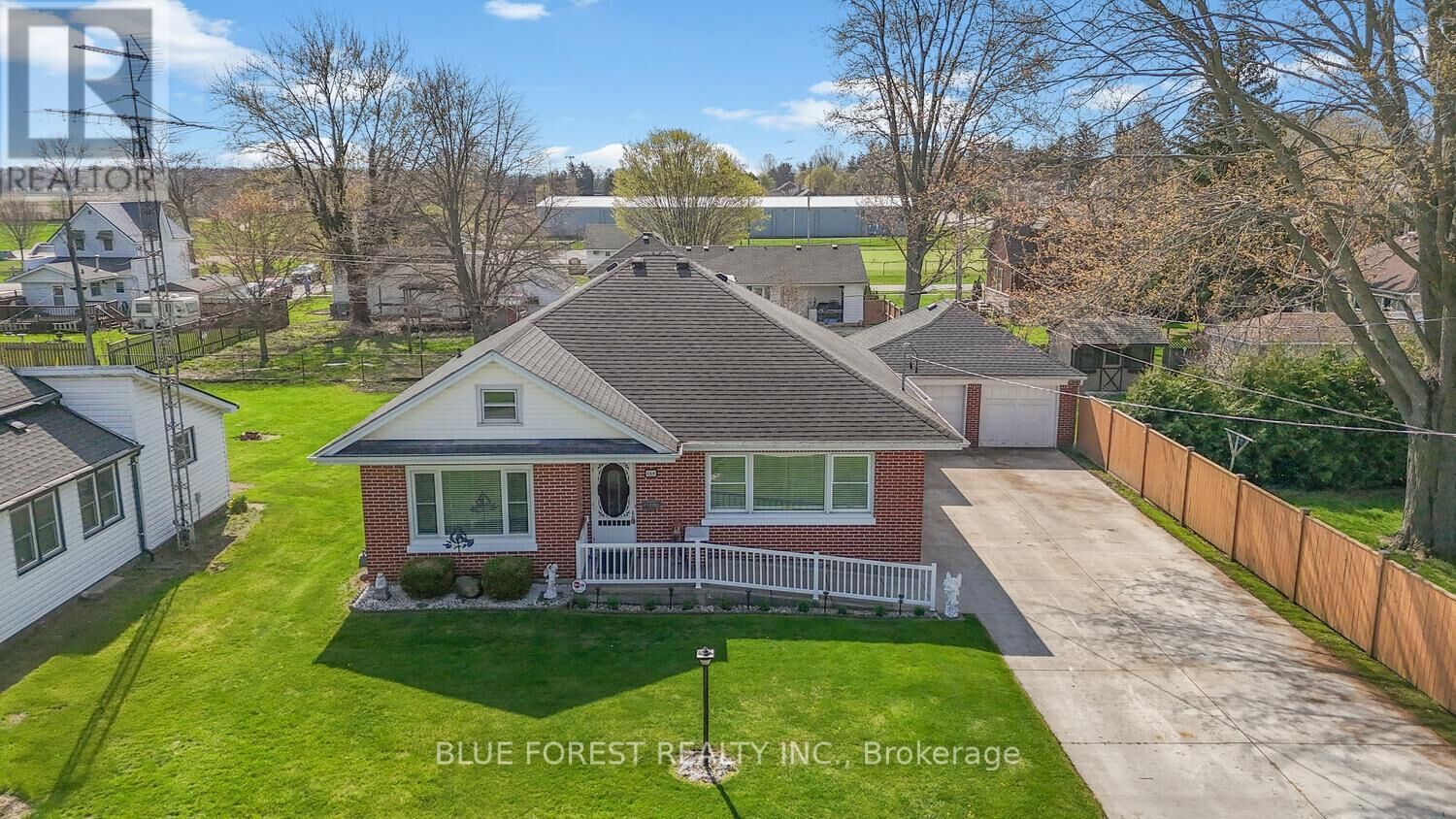 Property Photo:  154 Chestnut Street  ON N0L 2P0 