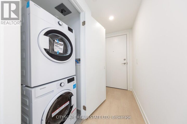Property Photo:  252 Church Street 4805  ON M5B 1Z2 