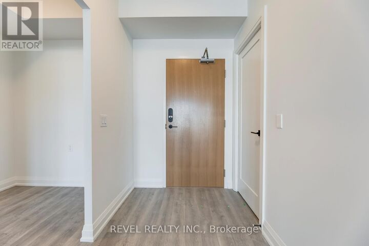 Property Photo:  2369 Danforth Avenue 501  ON M4C 1K7 