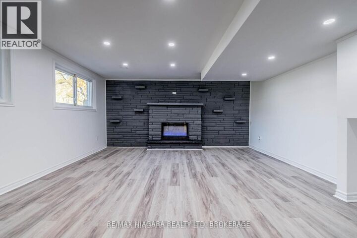 Property Photo:  22 Chantler Road Lower  ON L3C 4M5 