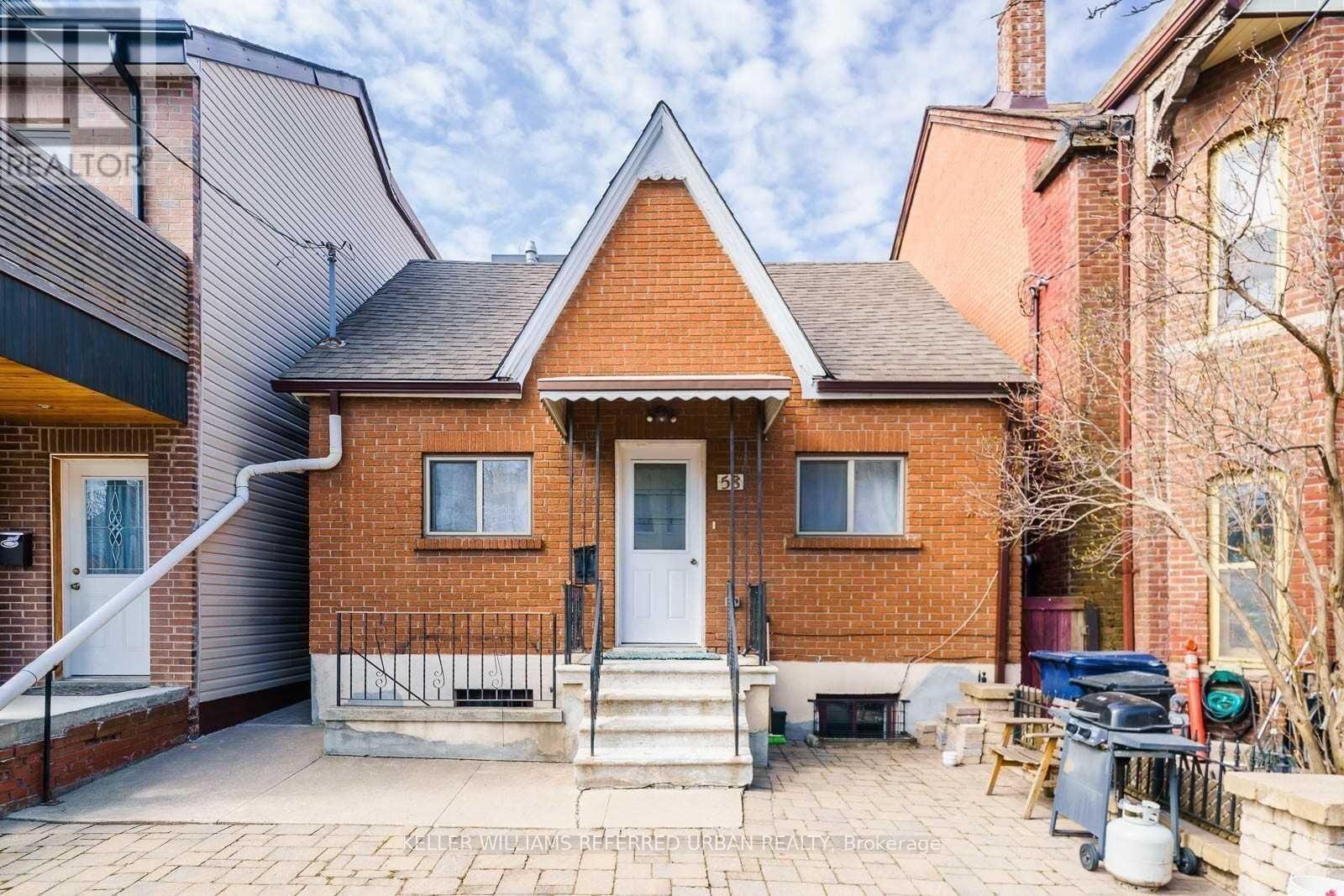 Property Photo:  58 Bellevue Avenue #Main  ON M5T 2N4 