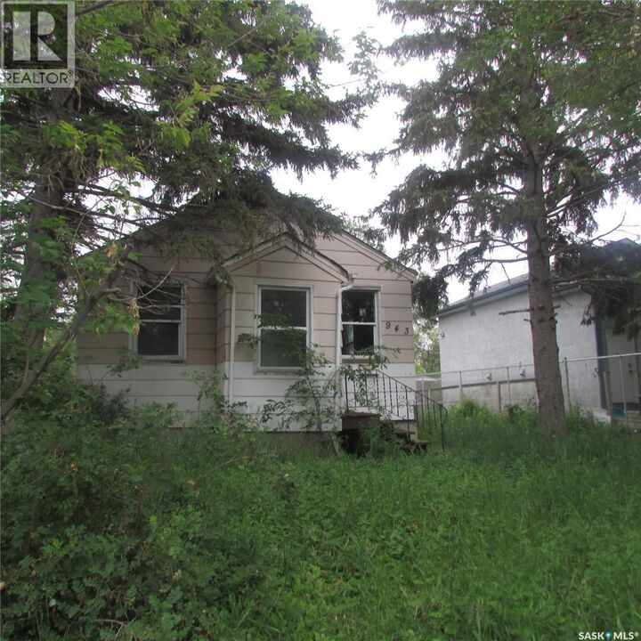 Property Photo:  943 Athol Street  SK S4T 3B8 